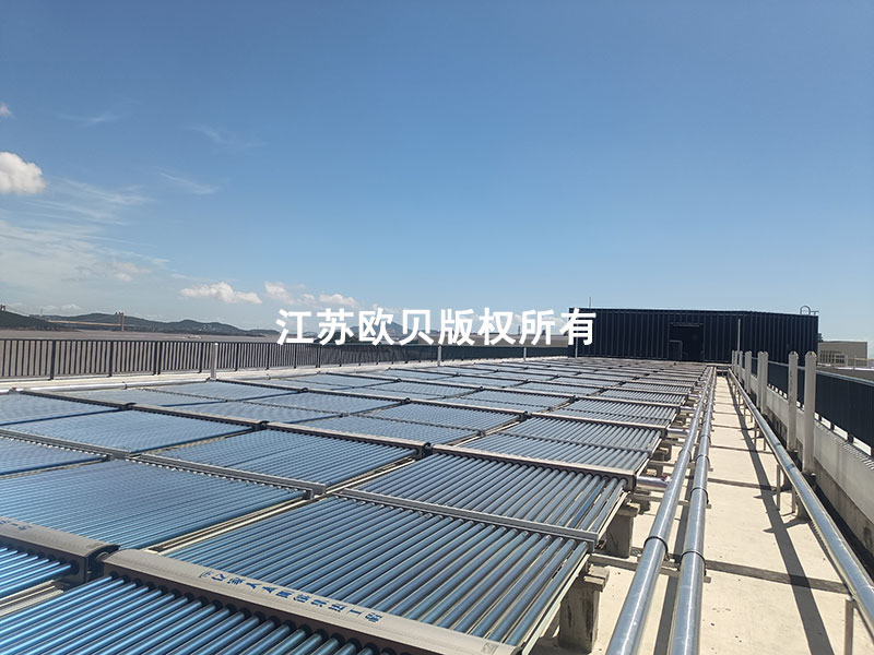 山西衛(wèi)生院雙排真空管太陽能熱水系統(tǒng)工程